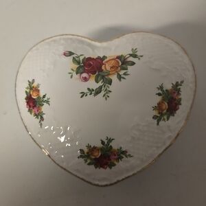 The Royal Albert Bone China Old Country Roses Heart Shaped Trinket Jewelry Box